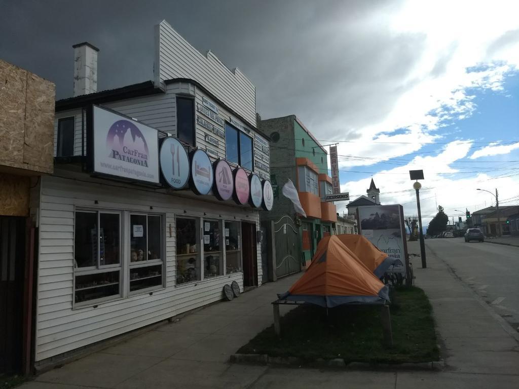 Carfran Patagonia Hostel ปวยร์โตนาตาเลส ภายนอก รูปภาพ