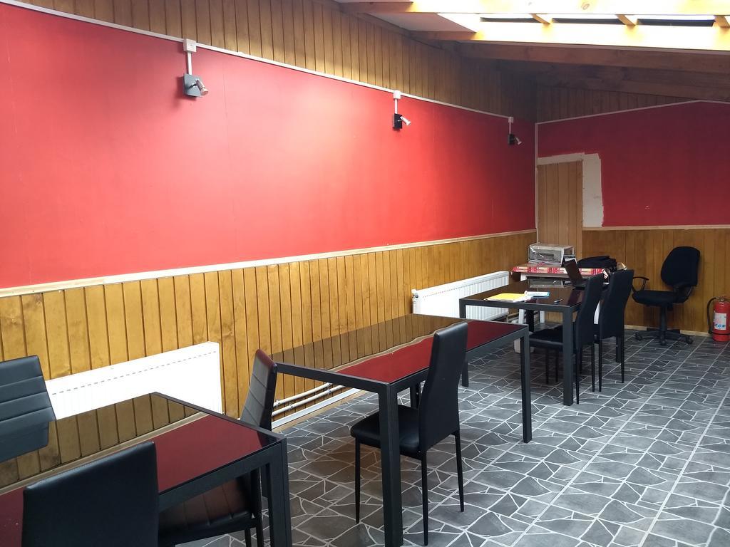 Carfran Patagonia Hostel ปวยร์โตนาตาเลส ภายนอก รูปภาพ